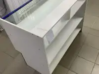 Стеклянные витрины, столы, металлические стеллажи, фотография 5