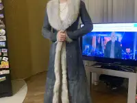 Продам оригинал Versace  дубленку женскую новую