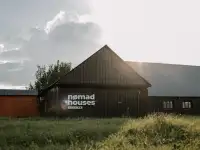 Панорамные мини-дома на ферме Nomad Houses  рядом с Браславом