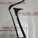 Зап. части для авто Tesla. Уплотнитель стойки В (камера) левая сторона Tesla model XDC B-PLR APP, фотография 2