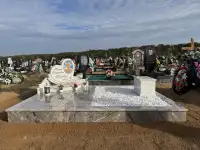 Изготовление памятников и благоустройство мест захоронения.