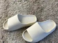 Сланцы Adidas Yeezy Slide, фотография 2