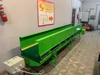 Ленточный конвейер для мойки грузов во время движения, фотография 2