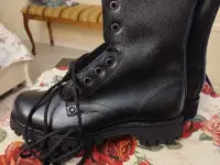 Ботинки с высокими берцами