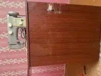 Продам швейную машинку ножную механическую б/у. Недорого, фотография 3