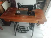 Продам швейную машину