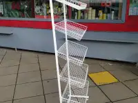 Стойка торговая металлическая