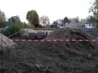 родам в Поречье распланированный  участок с электричеством на 220/380 10кВ и с скважиной.на участке имеется старый фунда