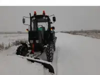 Чистка снега трактором