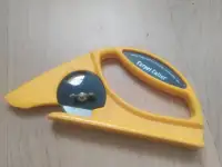 Нож для резки напольных покрытий.