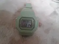 Продаю часы НОВЫЕ НЕ НОСИЛИСЬ