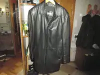 Продаю чёрное модное мужское кожанное пальто
