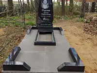 ПАМЯТНИК ГОРИЗОНТАЛЬНЫЙ НА 2ЧЕЛ. ИЗ ГРАНИТА В-14 Воложин и н, фотография 2