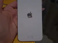 Продаю телефон IPHONE SE 2020 года