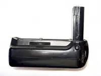 Универсальный батарейный блок Nikon MB-D80, фотография 2