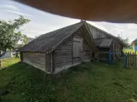 Продажа дома в деревне с хоз. Постройками и большим огородом. Рядом озеро с рыбой и лес с ягодами и грибами., фотография 6