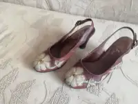 Продаются босоножки женские