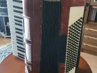 Баяны, аккордеоны