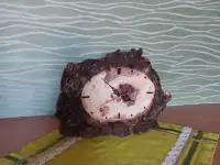 Часы настольные из капа тополя