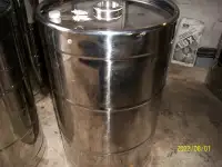 Продам бочку из нержавейки с 2-мя пробками