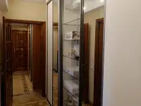 Полки стеклянные 8х300х905 мм и креплением. Зеркало 915х1245 мм., фотография 4