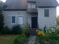 Срочно продам 2-хэтажн. кирп.дом 90м2 участок 14 соток с газ.отопл.все удобства за 40000 бел.руб.Заелица