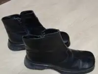 Продам невысокие сапоги.