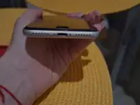 Продаю телефон IPHONE SE 2020 года, фотография 4
