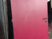 Продаю входную дверь