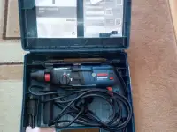 Продам перфоратор BOSCH GBH240 оригинал с патроном и набором буров и пик в кейсе  от BOSCH, фотография 3