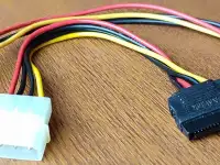 Переходник Molex-SATA, фотография 2