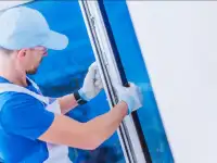 Требуется  монтажник окон, входных металлических дверей.