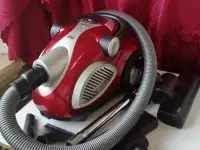 Пылесос камерный, циклонный Vitek VT-1829R в отличном состоянии, фотография 2