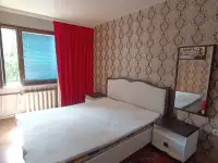 Кровать двуспальная с матрасом и тумбочками