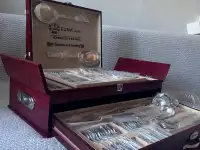 Продам набор столовой посуды в кейсе. 86 предметов, нержавеющая сталь 1810. Производство FUMA, Япония, фотография 3