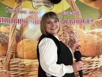 Ведущая с крутым подходом Клецк