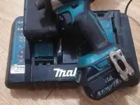 Зарядное устройство Makita+2АКБ