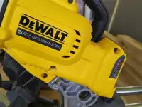 Торцовочная аккумуляторная пила DeWALT DCS781N., фотография 2
