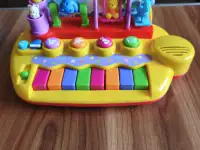 Детская музыкальная игрушка