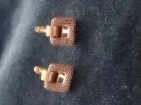 Продам серьги золотые с бриллиантами,вес 2,91г.