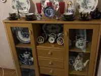 Витрины для посуды в столовую 2 шт, фотография 1