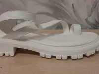 Новые женские босоножки, фотография 5