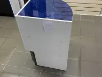 Стеклянные витрины, столы, металлические стеллажи, фотография 7