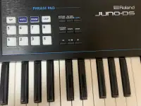Синтезатор Roland Juno DS-61 + мониторы + двойная стойка, фотография 5