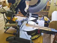 Торцовочная аккумуляторная пила DeWALT DCS781N., фотография 3