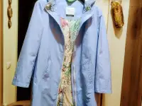 Продам 2 плаща и неутепленную куртку , хорошие варианты на осень.