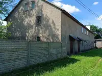 Здание трёхэтажное, ул. Рассветная, 1а