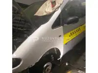 Крыло на Ford Galaxy из стеклопластика.