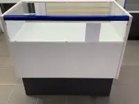 Стеклянные витрины, столы, металлические стеллажи, фотография 6