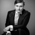 Певец, ведущий Виталий Поздняков